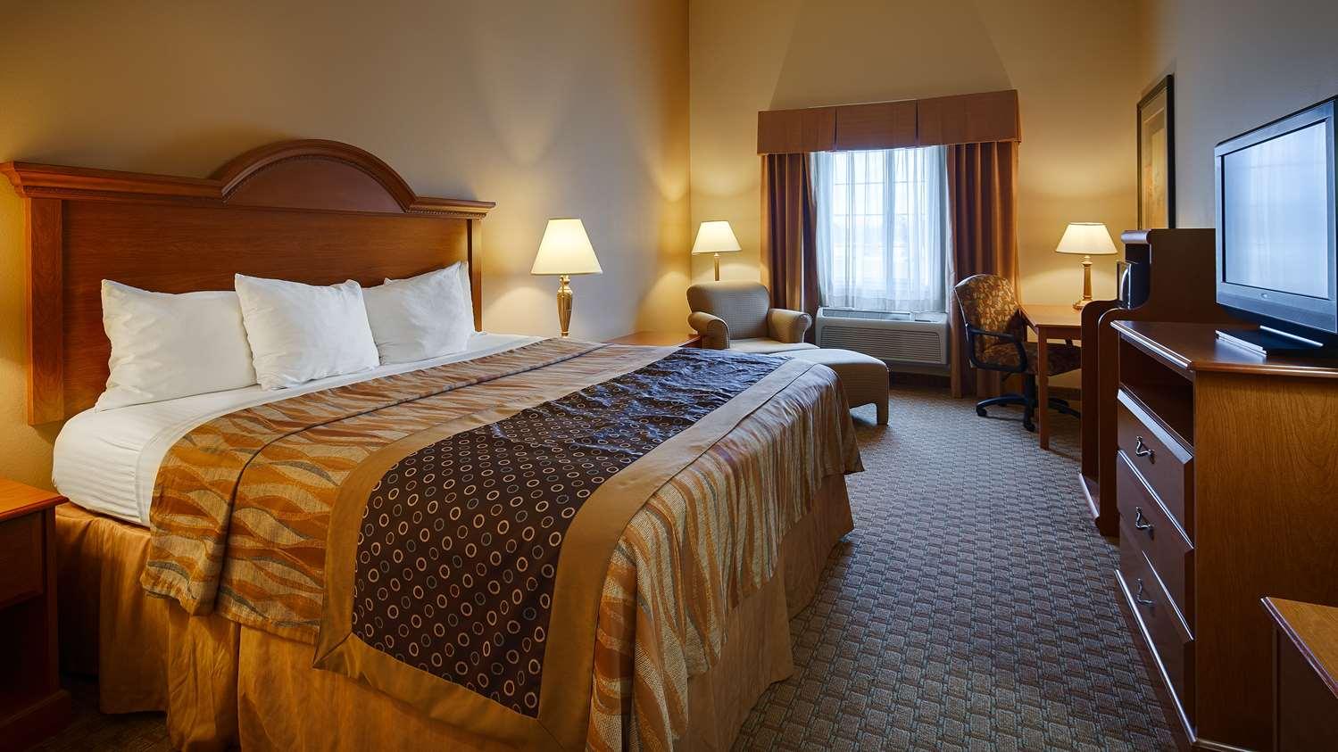 Best Western Plus New Caney Inn & Suites Екстериор снимка