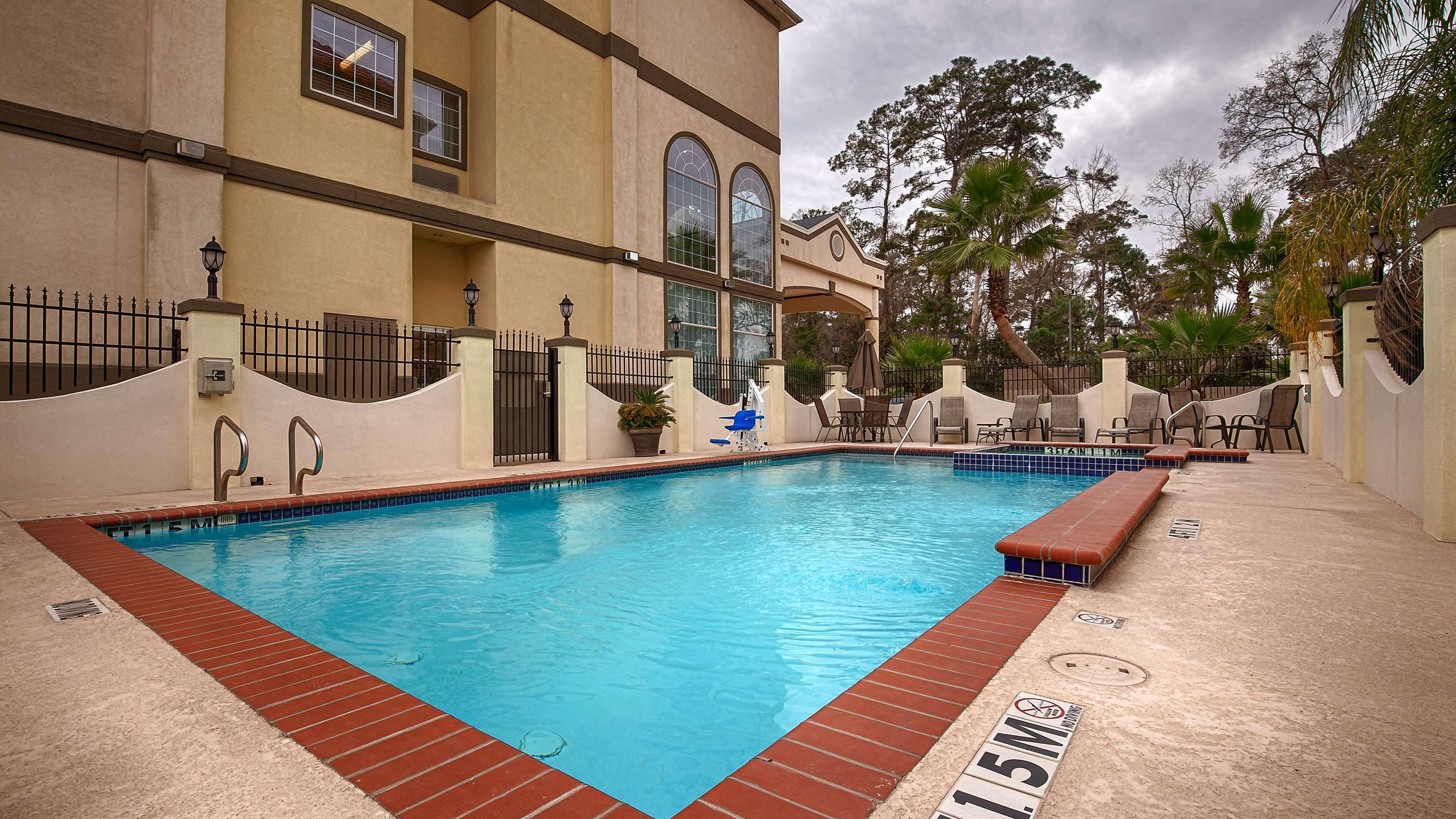 Best Western Plus New Caney Inn & Suites Екстериор снимка