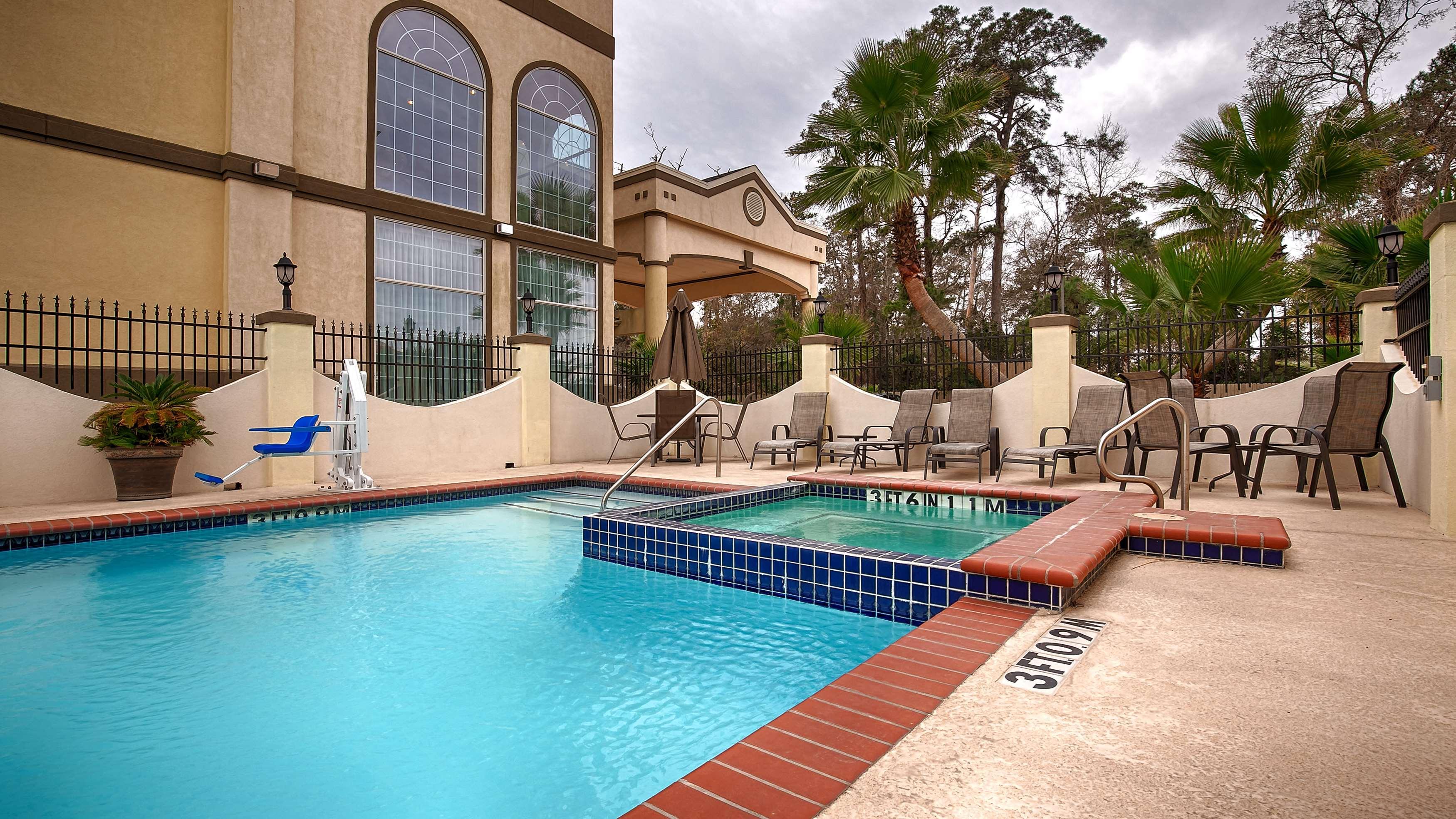 Best Western Plus New Caney Inn & Suites Екстериор снимка