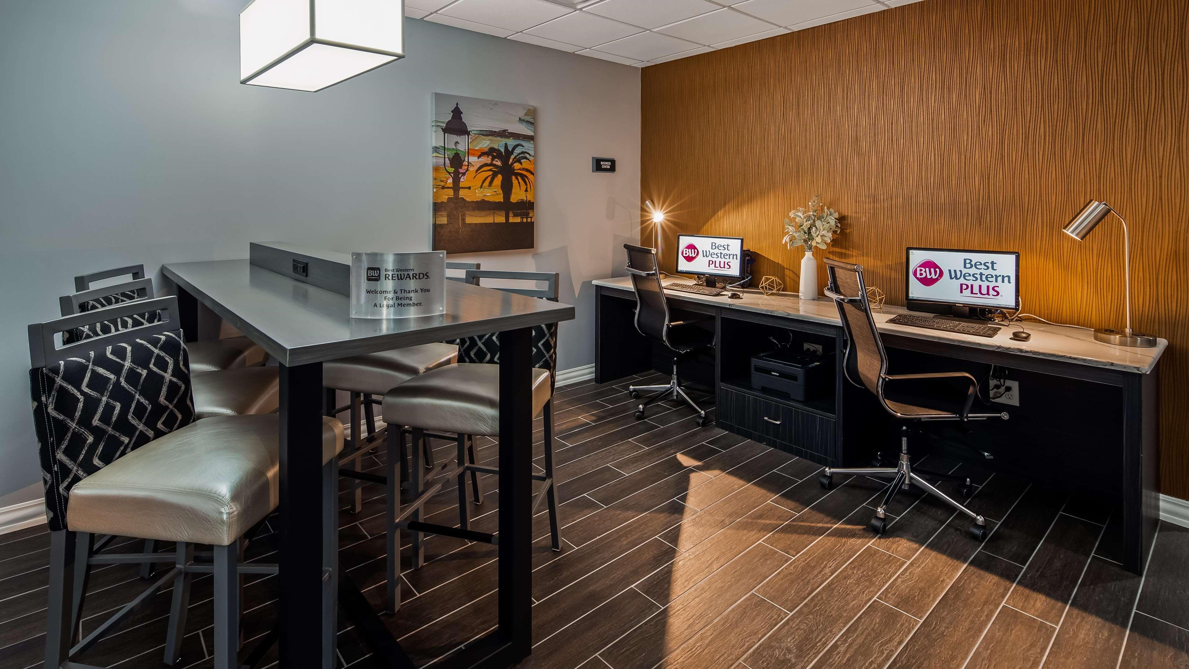 Best Western Plus New Caney Inn & Suites Екстериор снимка