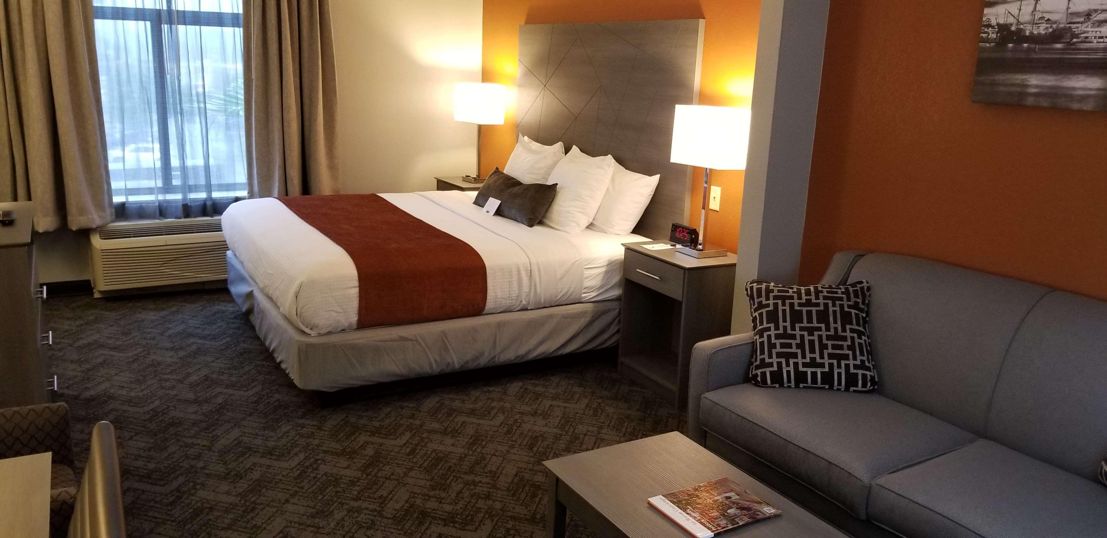 Best Western Plus New Caney Inn & Suites Екстериор снимка