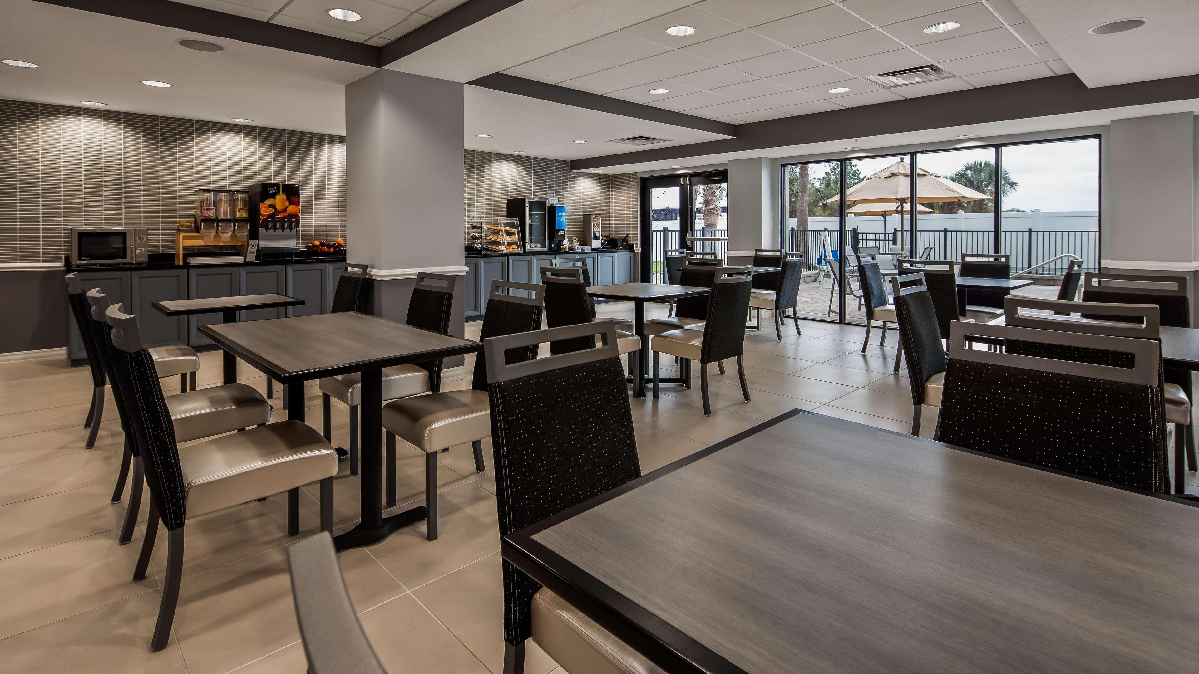 Best Western Plus New Caney Inn & Suites Екстериор снимка